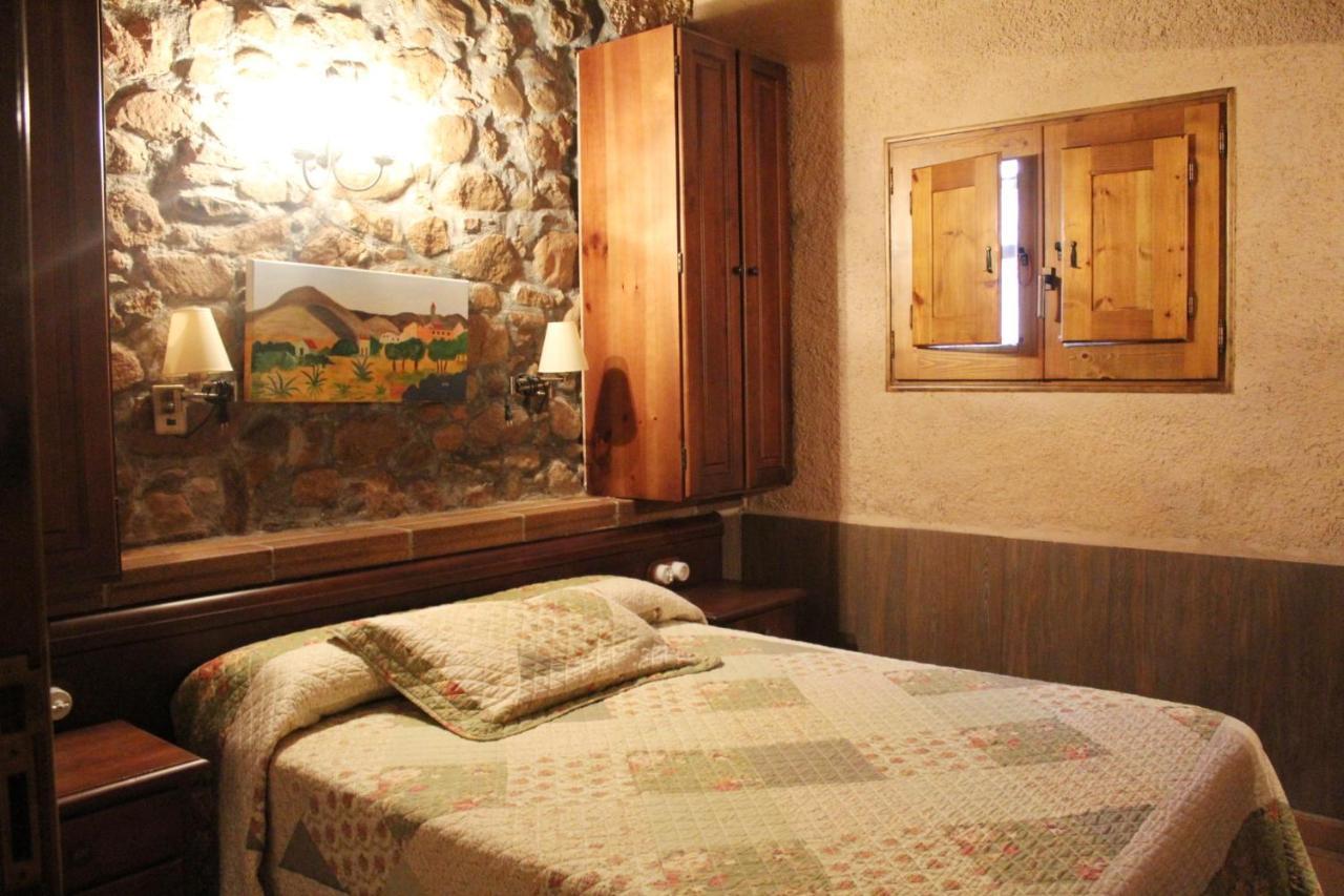 Masia Can Felip B&B Llinars del Valles Eksteriør bilde
