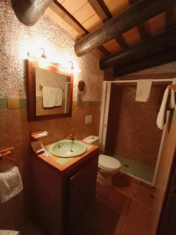 Masia Can Felip B&B Llinars del Valles Eksteriør bilde