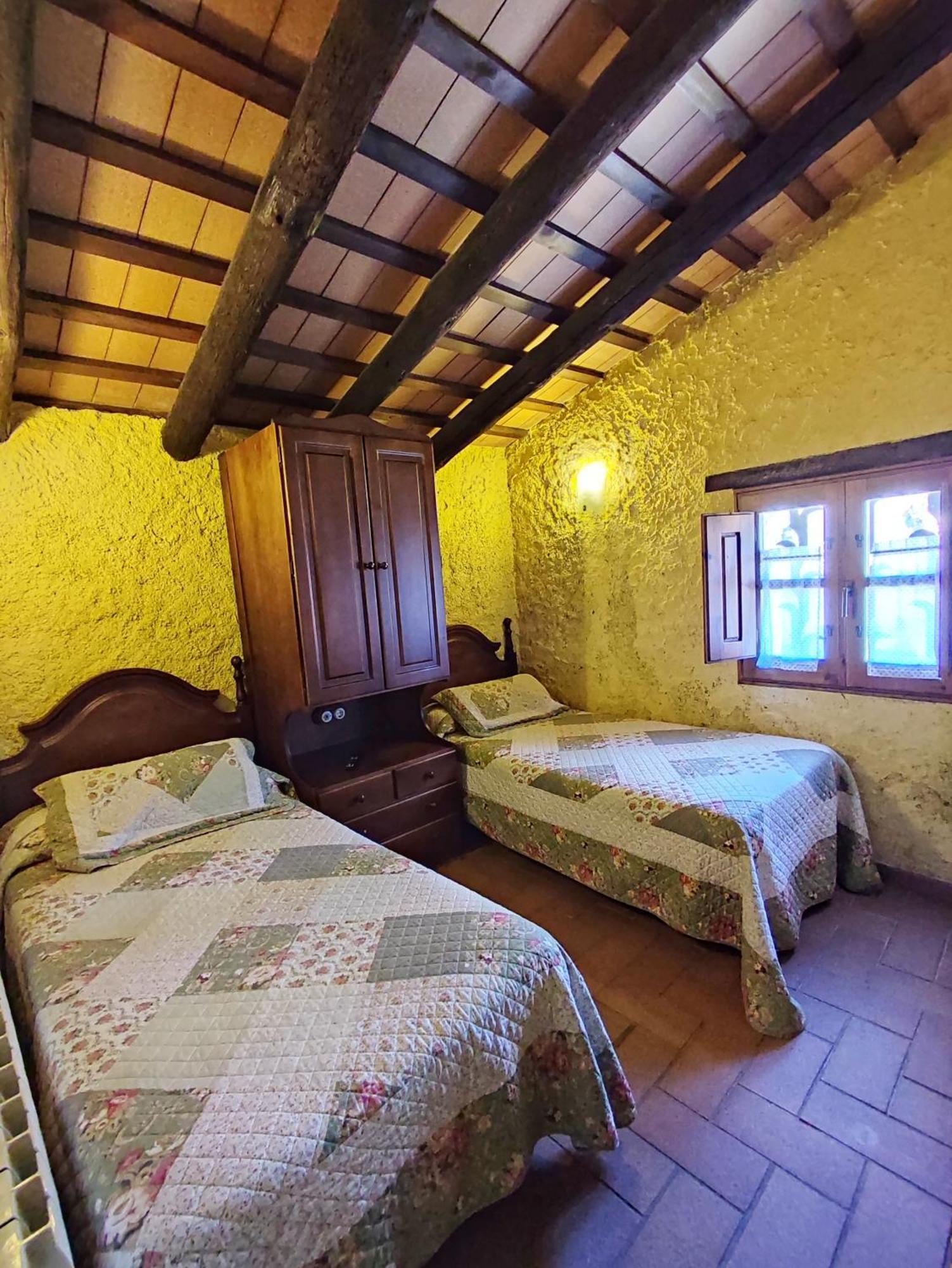Masia Can Felip B&B Llinars del Valles Eksteriør bilde