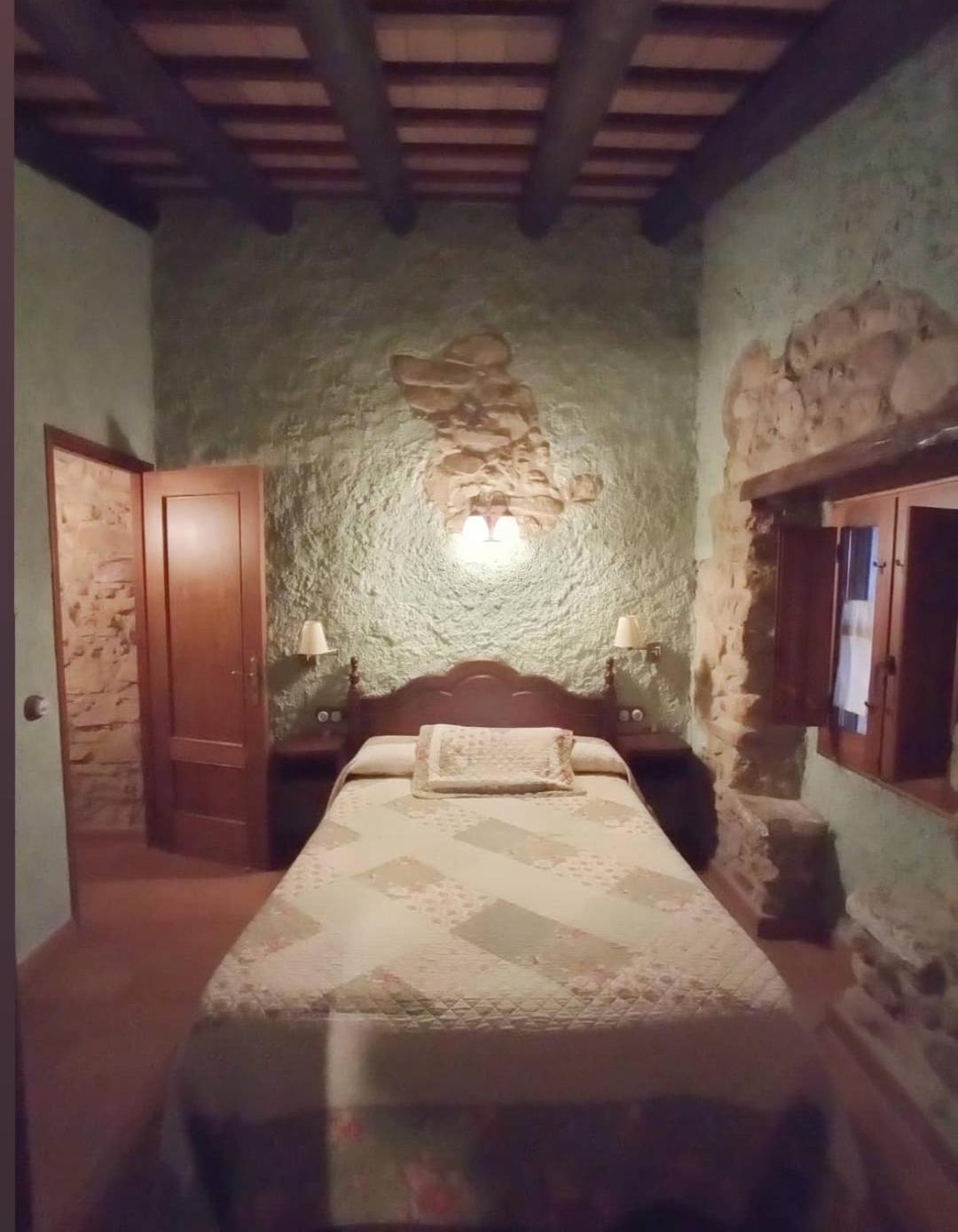 Masia Can Felip B&B Llinars del Valles Eksteriør bilde