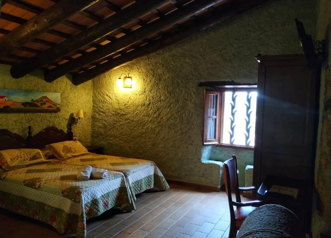 Masia Can Felip B&B Llinars del Valles Eksteriør bilde